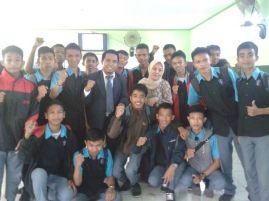 Training Motivasi Belajar SMK Komputer Mutiara Ilmu Makassar Persiapan Menghadapi UAN 2014